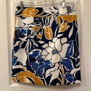 Ann Taylor short skirt with floral pattern. Size 2.